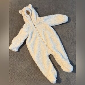 3-6 Month GAP Cream Fleece Kids Footie Bunting with Bear Hat 🧸🐻